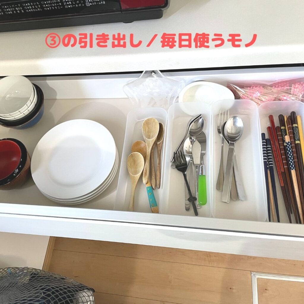 食器棚／毎日使うモノ